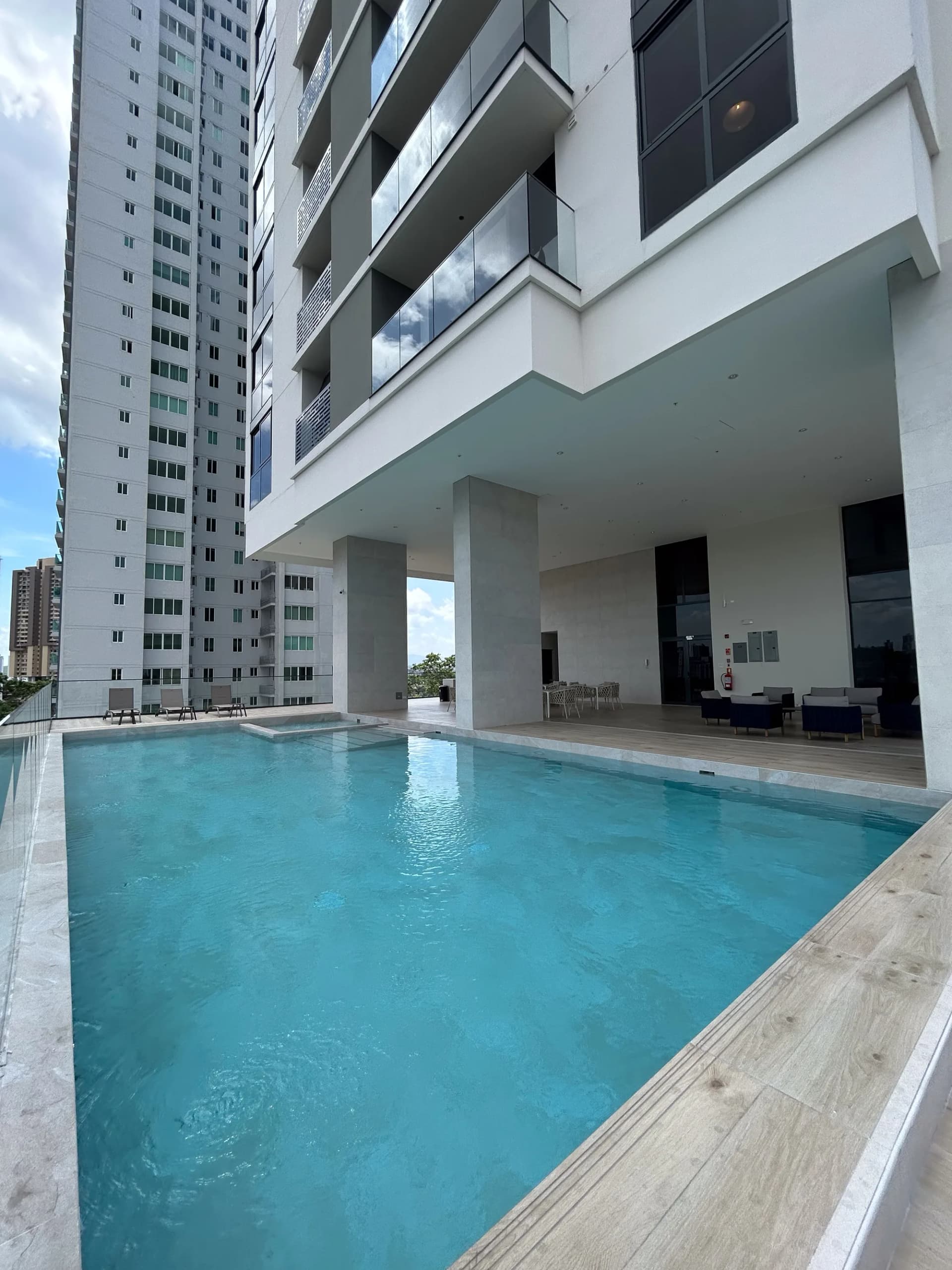 Piscina — amenidad de PH Balcony