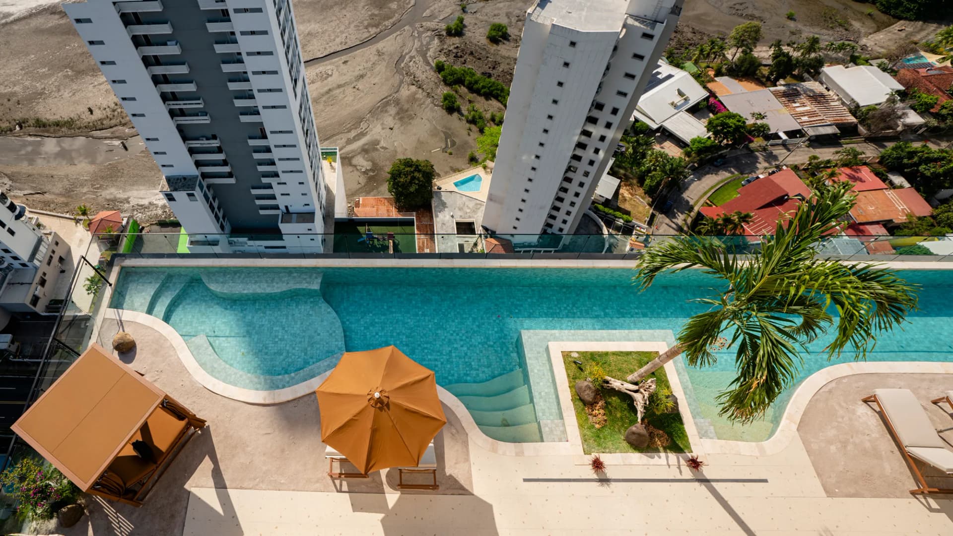 Vista aérea de la piscina de PH Dovle Cincuentenario